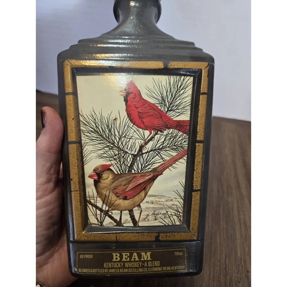 Beam 750ml Kentucky Whiskey Decanter Black Gold Cardinal Bird Stopper